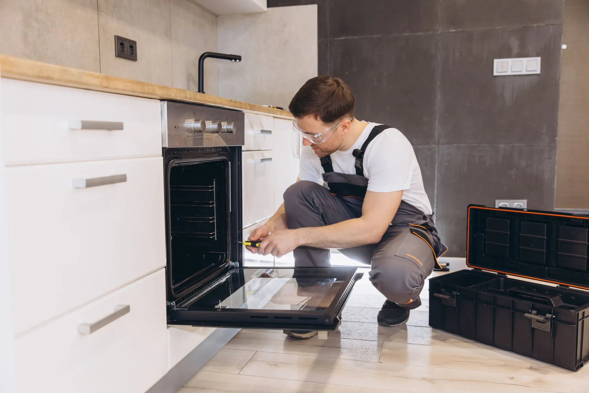 DIY vs. Professional Oven Repair Pros & Cons