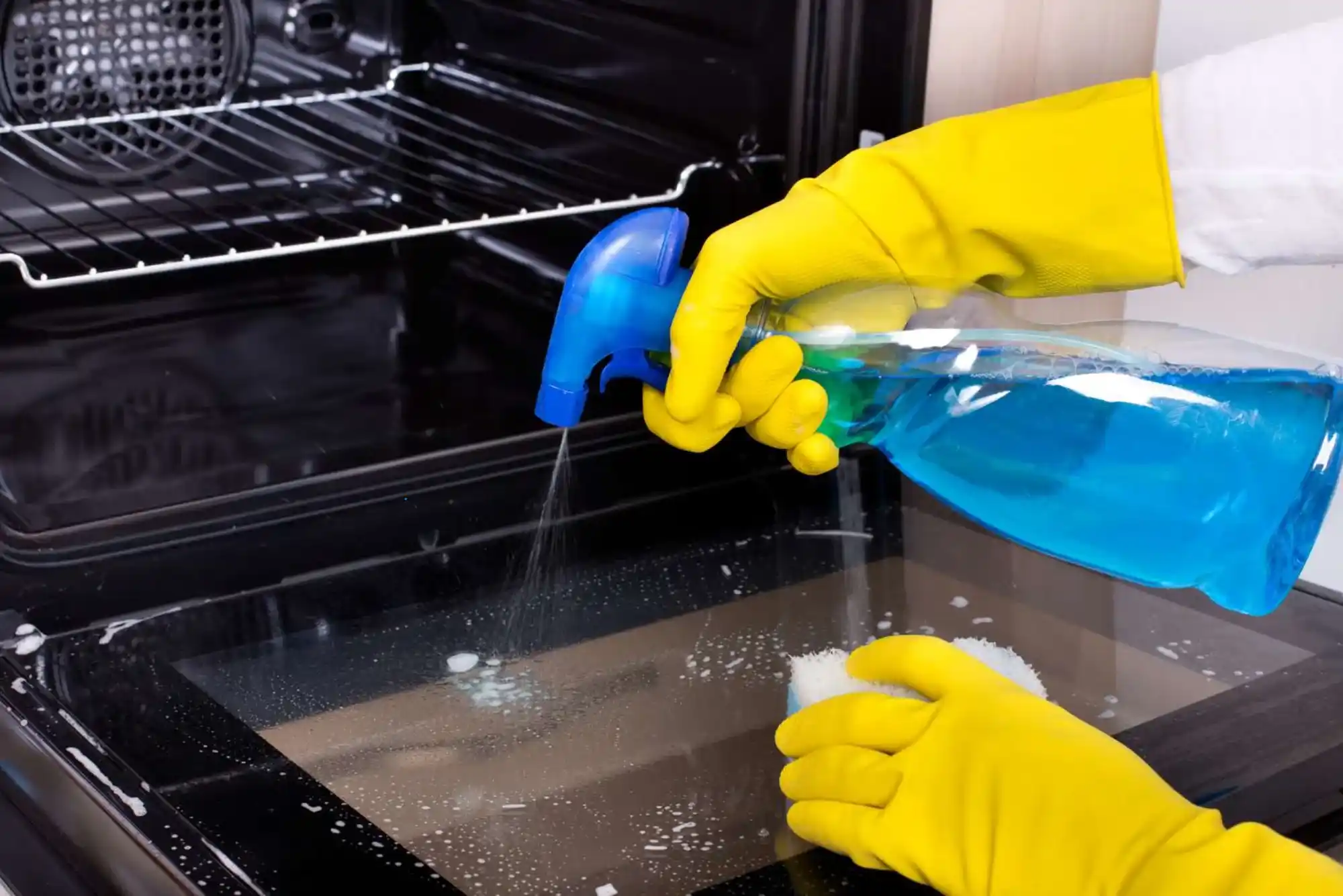 How to Clean Oven Side Panels