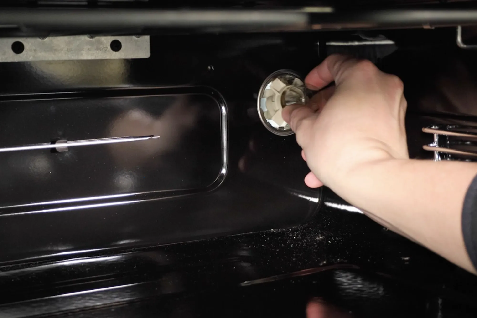 How to Replace an Oven Light Bulb Safely
