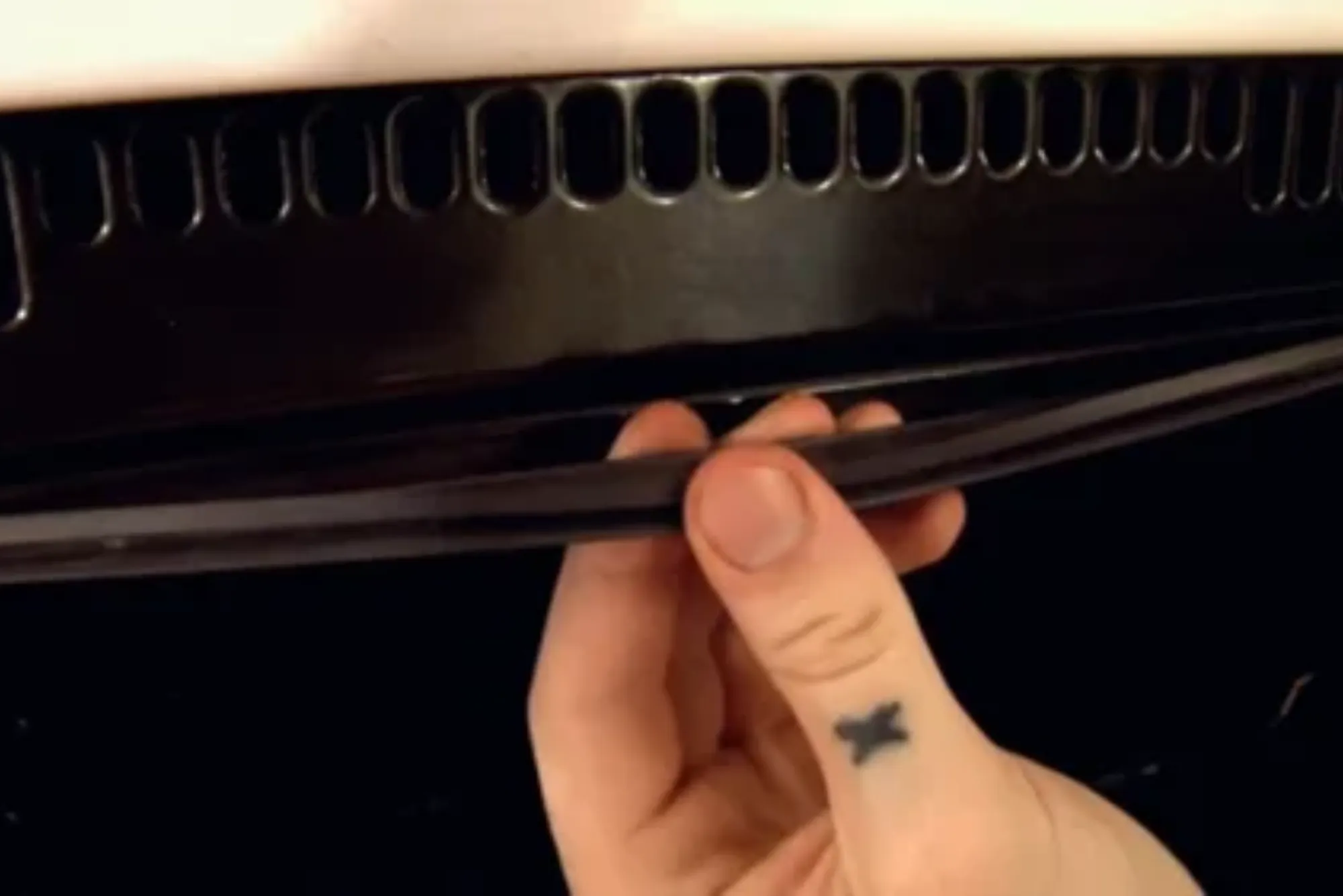 Signs of Wear on Oven Door Hinges