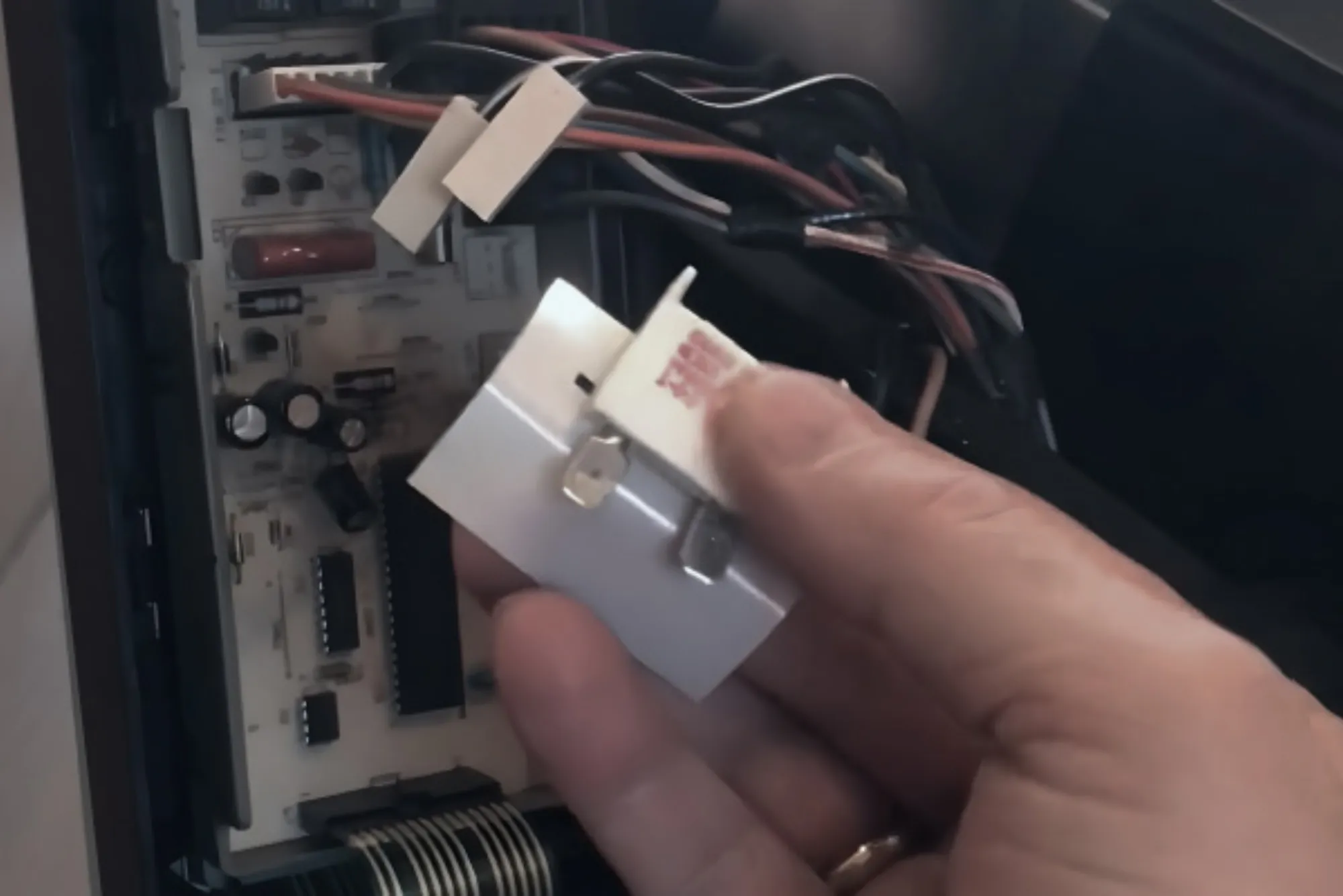 The Role of Thermal Fuses in Ovens